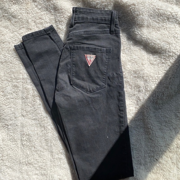 Guess 1982 Skinny - Picture 1 of 5